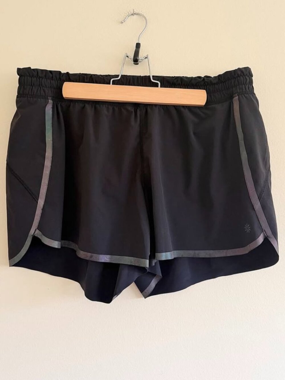 Athleta 4" Running Shorts w/ Reflective Iridescent Trim (Size L)